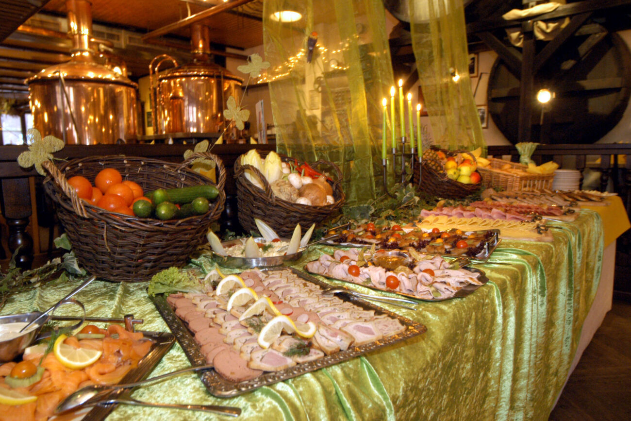 13. Jahre Webster

13.02.2005
Foto  © : Bettina Engel / punctum photographie


Veröffentlichungen sind honoraroflichtig
punc.tum . photographie
Bettina Engel
Tel. 0172 - 49 33 33 8

[#Beginning of Shooting Data Section]
Nikon D100 
2005/02/13 11:08:10
JPEG (8 Bit) Fein
Bildgröße: Mittel (2240x1488)
Objektiv: 15-31mm f/3.5-4.5
Brennweite: 15mm
Belichtungssteuerung: Manuell
Belichtungsmessung: Mehrfeld
1/10 Sekunden - f/6.3
Belichtungskorrektur: -0.3 LW
Empfindlichkeit: ISO 800
Weißabgleich: Automatik
AF Modus: AF-S
Tonwertkorr.: Standard
Blitzsynchronisation: Erster Verschlussvorhang
Autom. Blitz Modus: Neues TTL
Autom. Blitzausgleich: 0 LW
Farbmodus: Modus I (sRGB)
Farbsättigung: 0°
Scharfzeichnung: Automatisch
Rauschunterdrückung: Aus
Bildkommentar:                                     
[#End of Shooting Data Section]